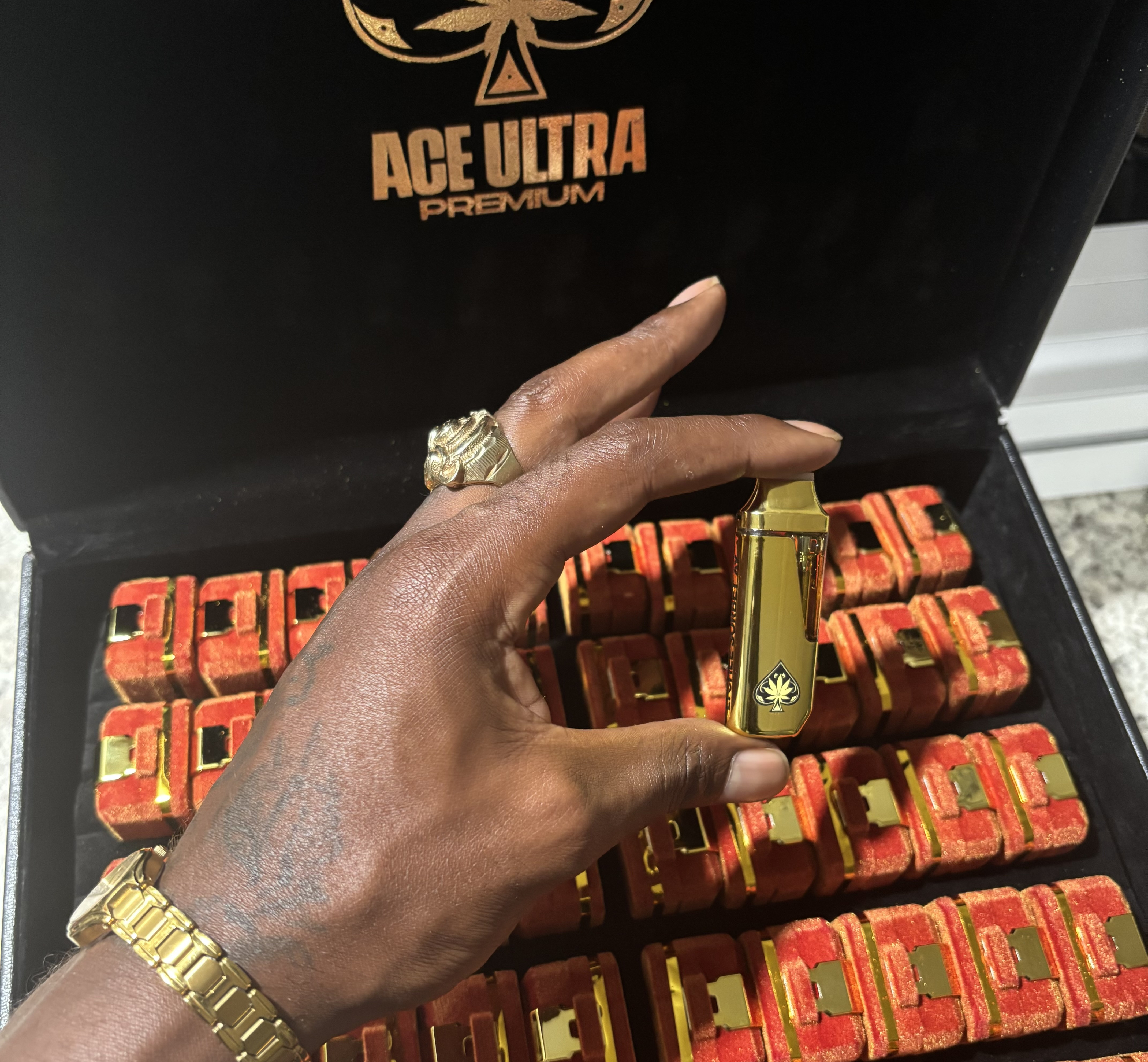 Gold Ace 2g Vapes (add on item if under 10 pieces)